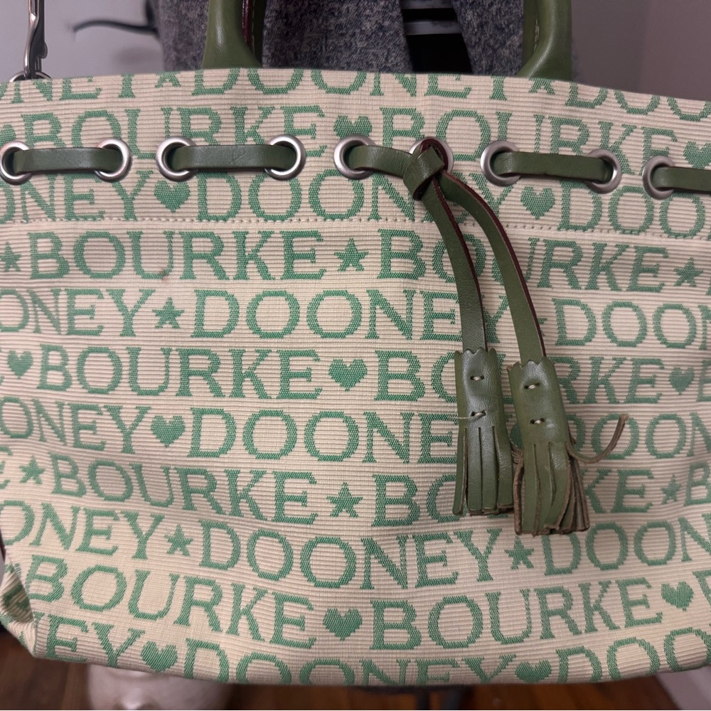 Dooney & Bourke Vintage Signature Heart & Stars Green and Cream Shoulder Bag - Picture 2 of 7